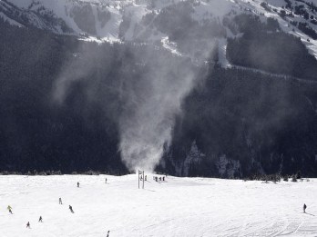 snow-twister-52467_640